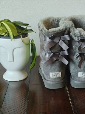 Ugg Bailey Bow Boots 9